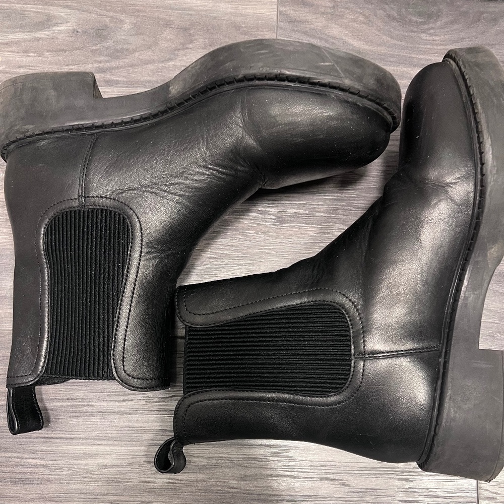 REAL LEATHER BLACK CHELSEA BOOTS SIZE 6